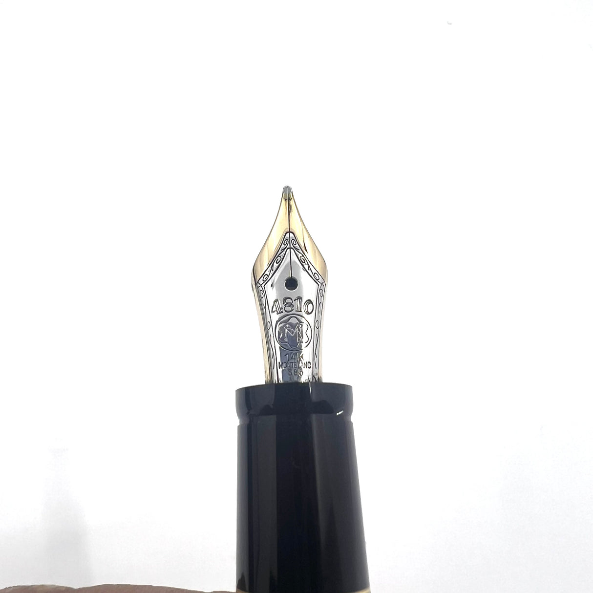 Montblanc Boheme Rouge - Black Resin Fountain Pen - Retractable Medium 14kt Gold Nib