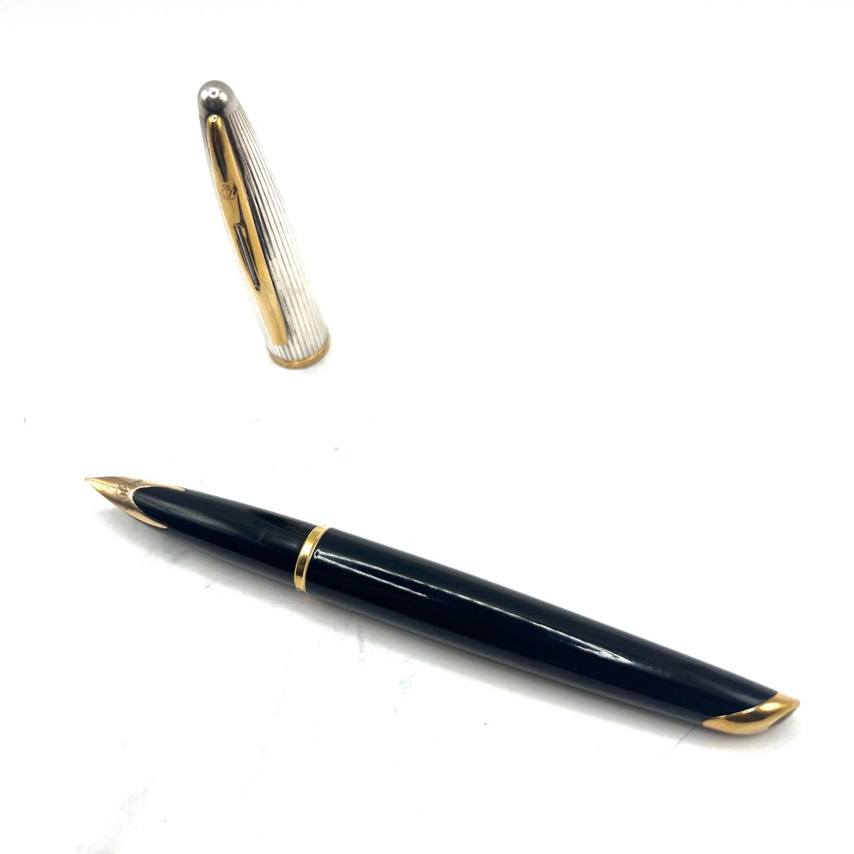 Waterman Carene Deluxe Black Barrel/Silver-Plated Cap Fountain Pen - Fine 18kt Gold Nib