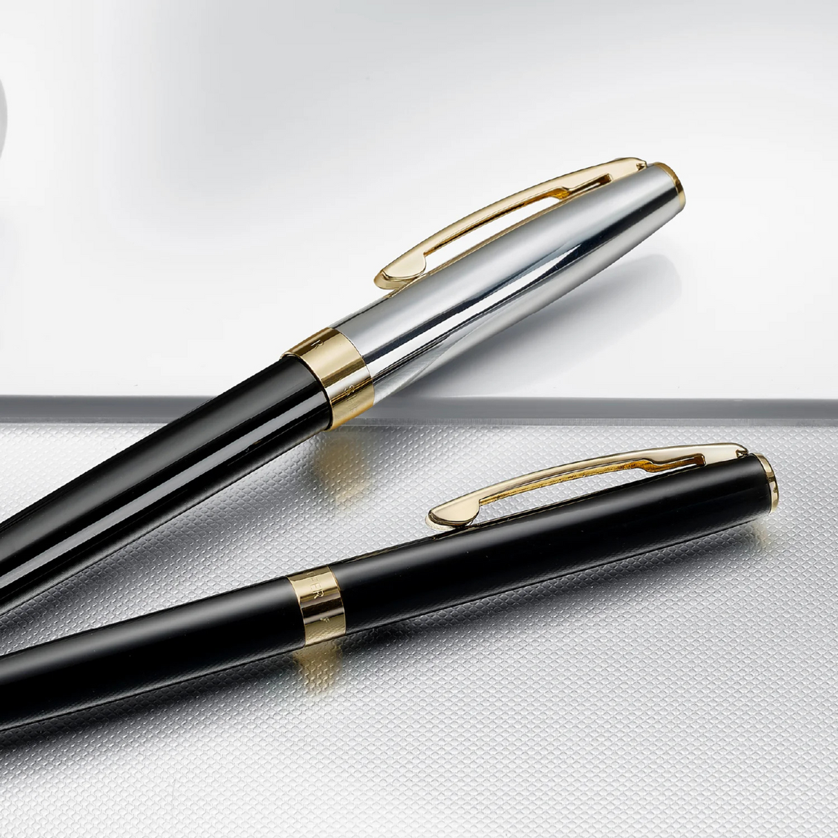 Sheaffer® SAGARIS 9475 Gloss Black Barrel and Chrome Cap w/ Gold Tone Trim Fountain Pen