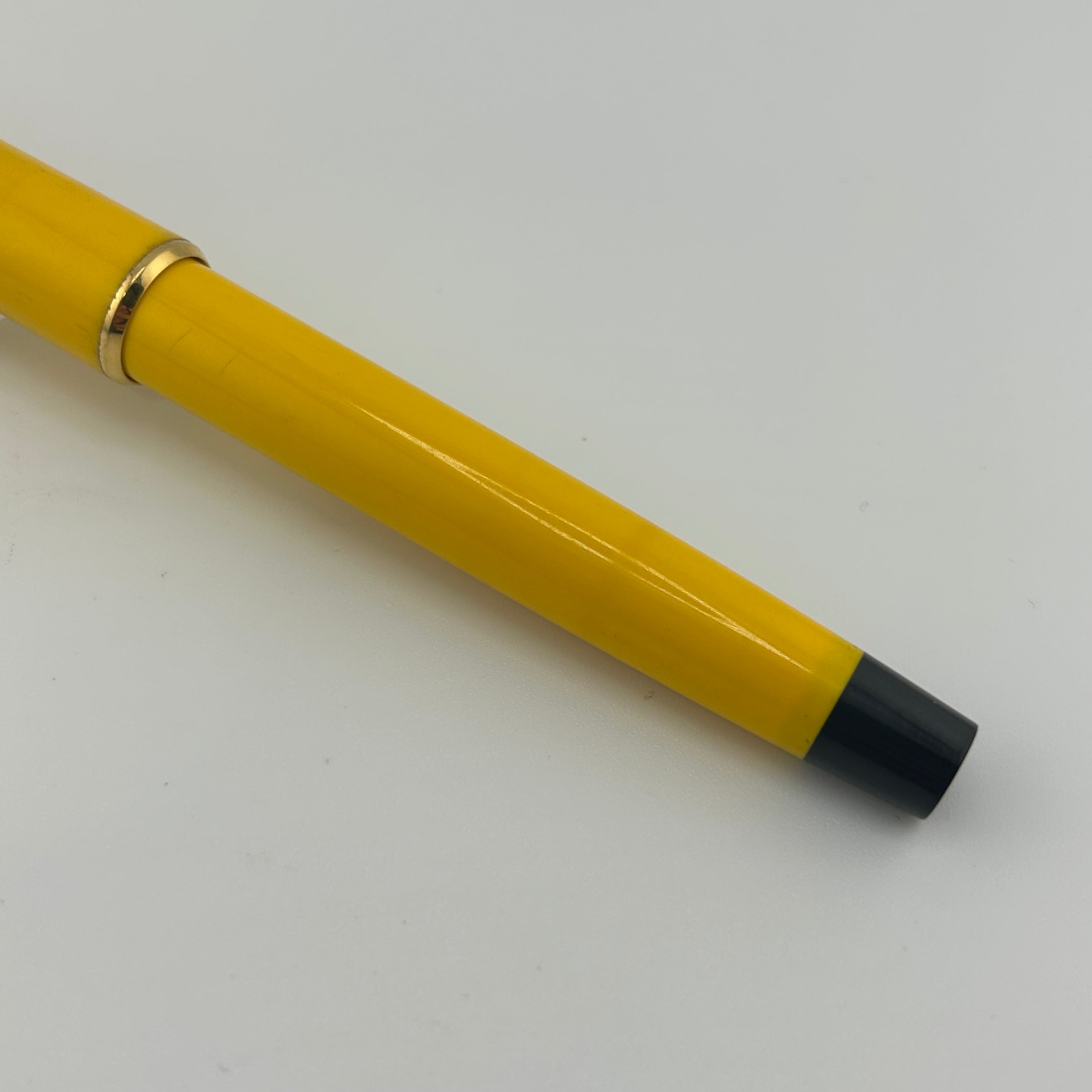 Parker "Big Red" Yellow Mandarin - Made In USA Circa 1970 - Rollerball