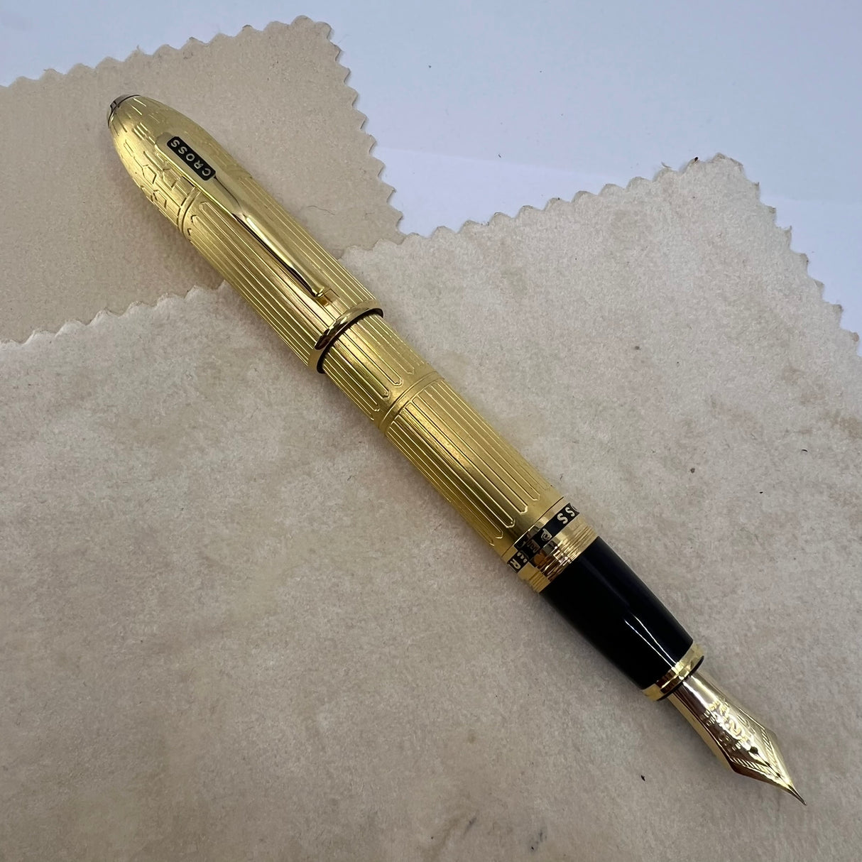 Cross Peerless 125 Limited Production London Gold-Plated Fountain Pen - Fine 18 Kt Gold Nib