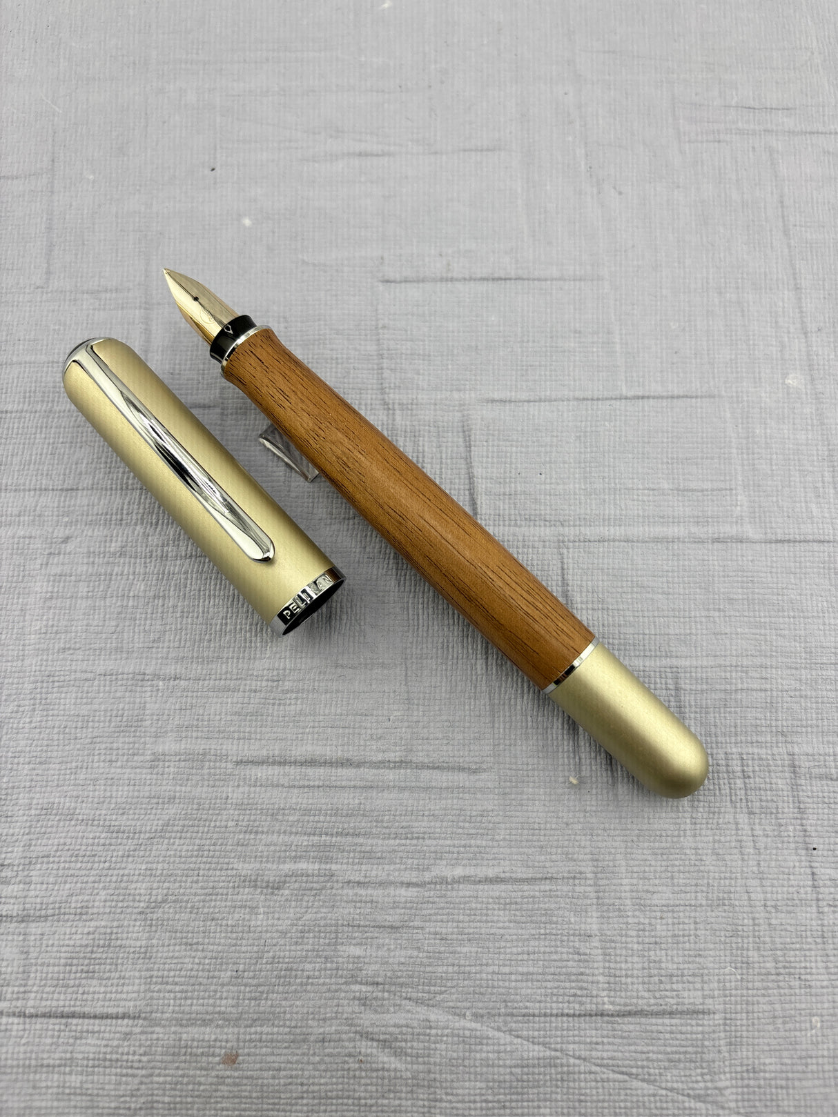 Pelikan Epoch P364 Walnut wood Barrel Champagne cap - Fountain Pen