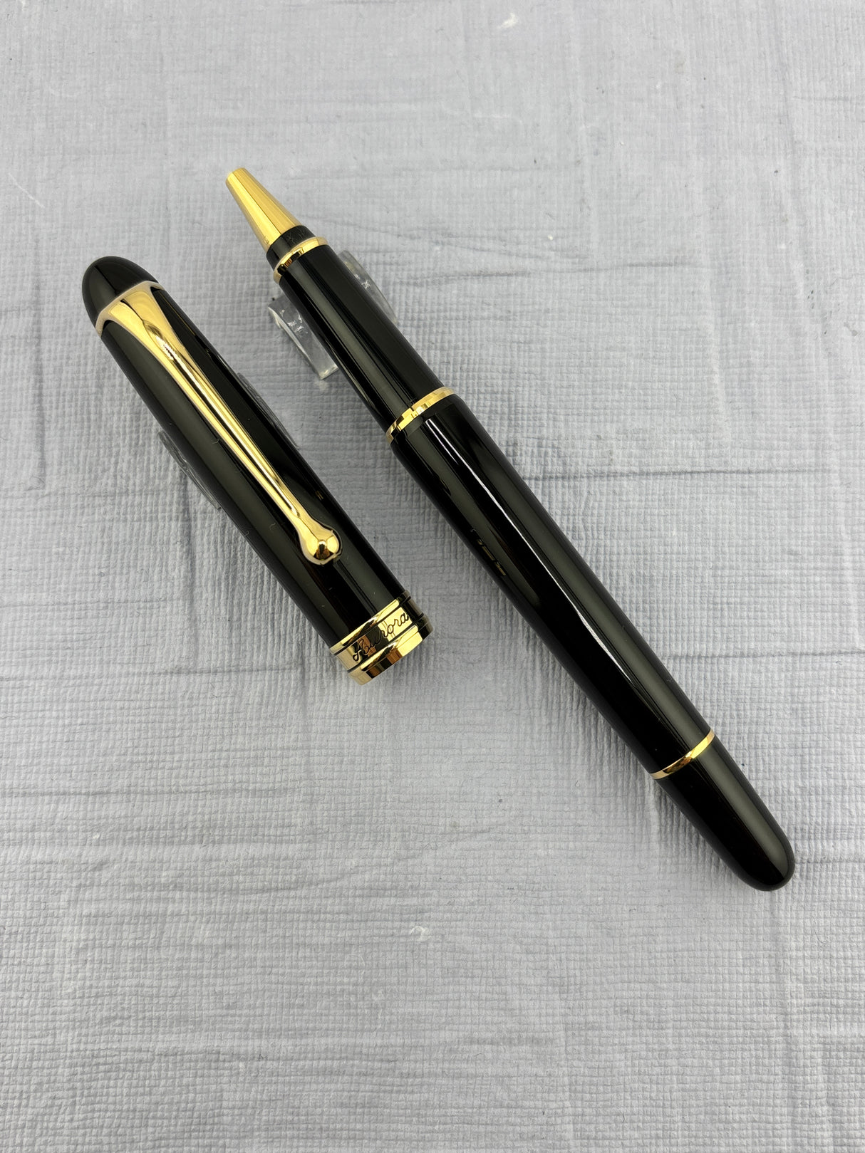 Aurora 88 mid size Black gold trim - Roller Ball