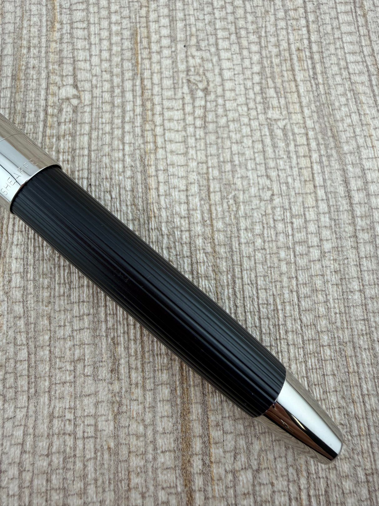 Sheaffer Legacy II Black Linear Palladium Trim Nib Gold 18K-750 - Fountain Pen
