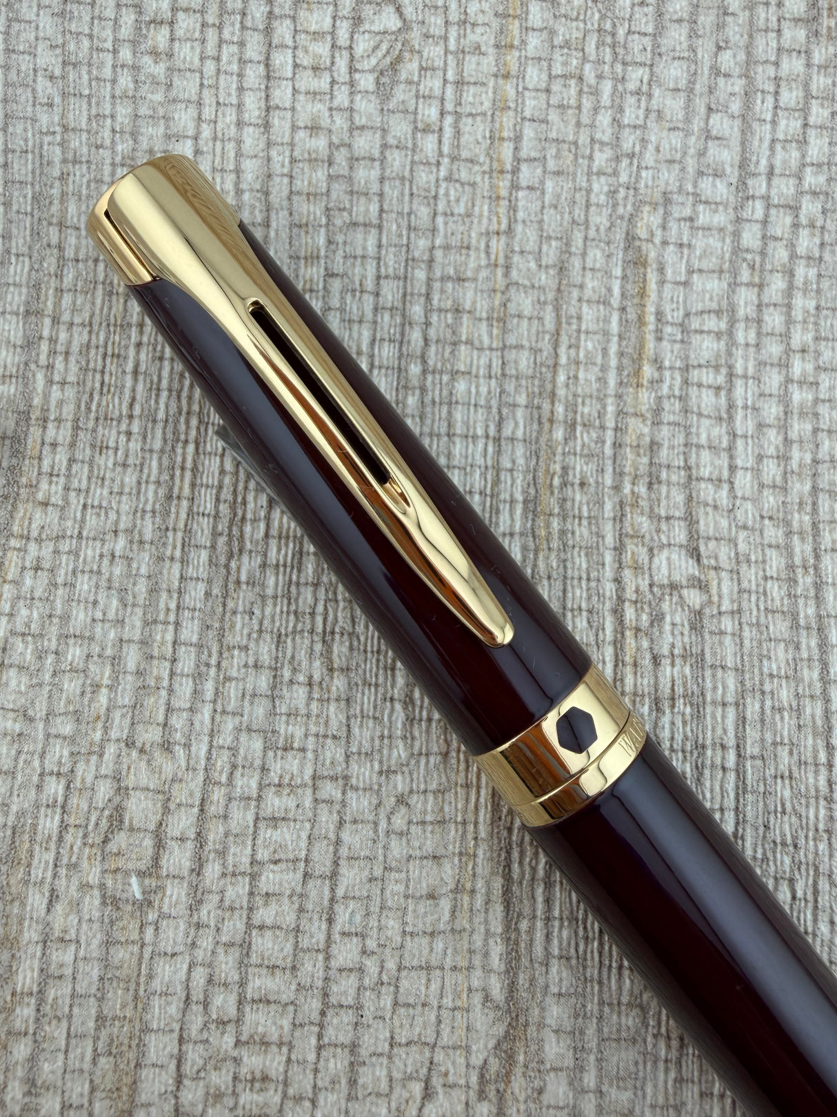 Waterman L'Etalon Burgundy 18K-750 Medium Nib - Fountain Pen