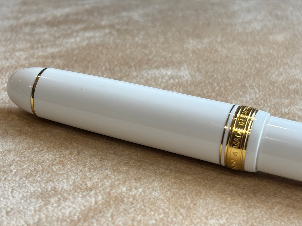 Platinum 3776 Century White Fountain Pen - Unusual Cursive Italic nib 14K