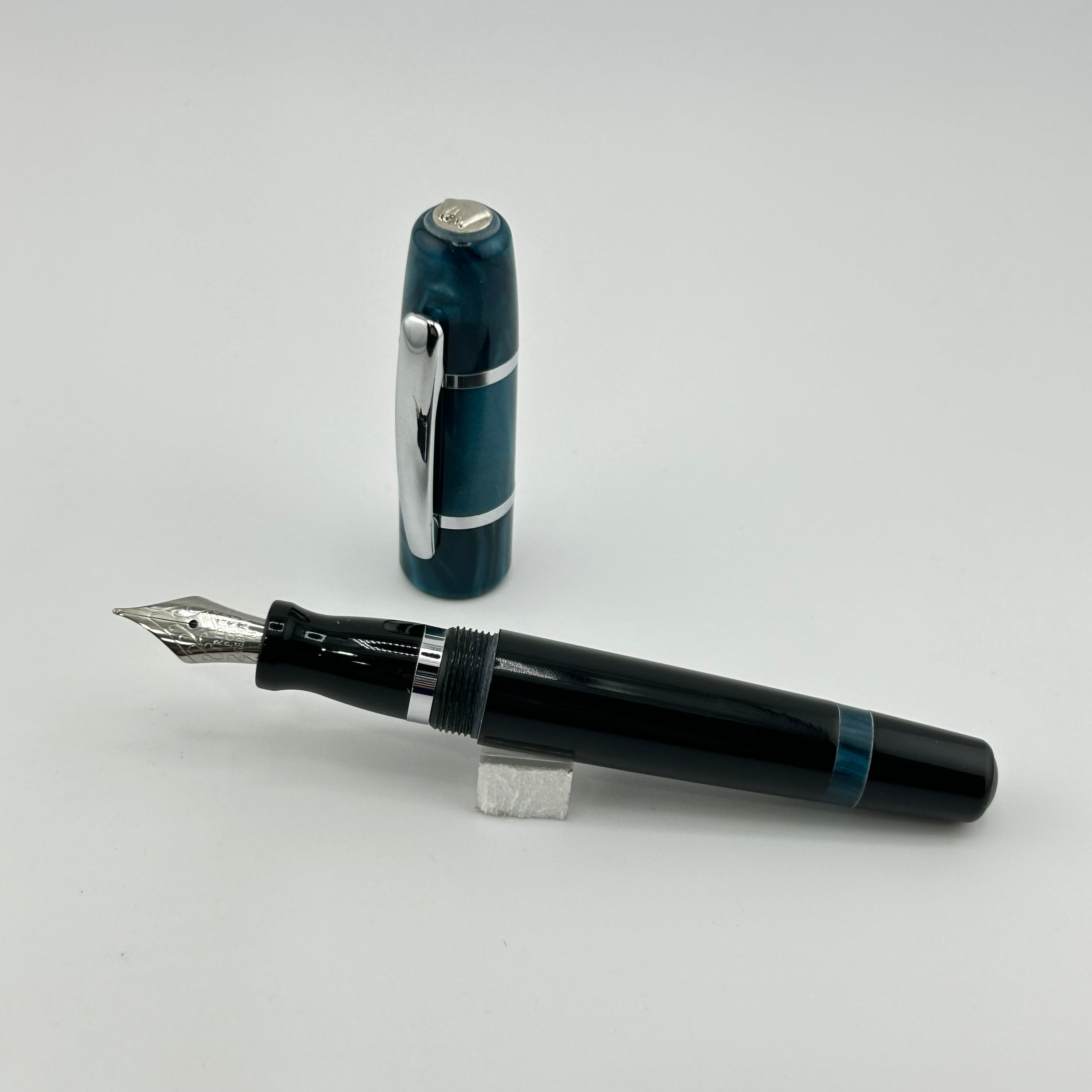 Monteverde Green - Fountain Pen