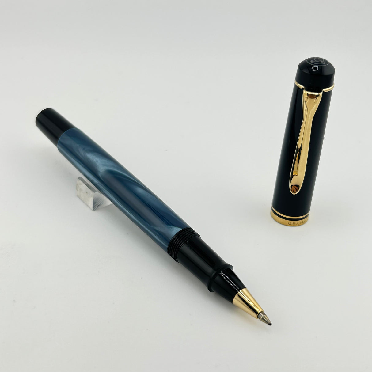 Pelikan Roller Ball Souveran R200 Black and Blue Marble circa 1997 - Roller Ball