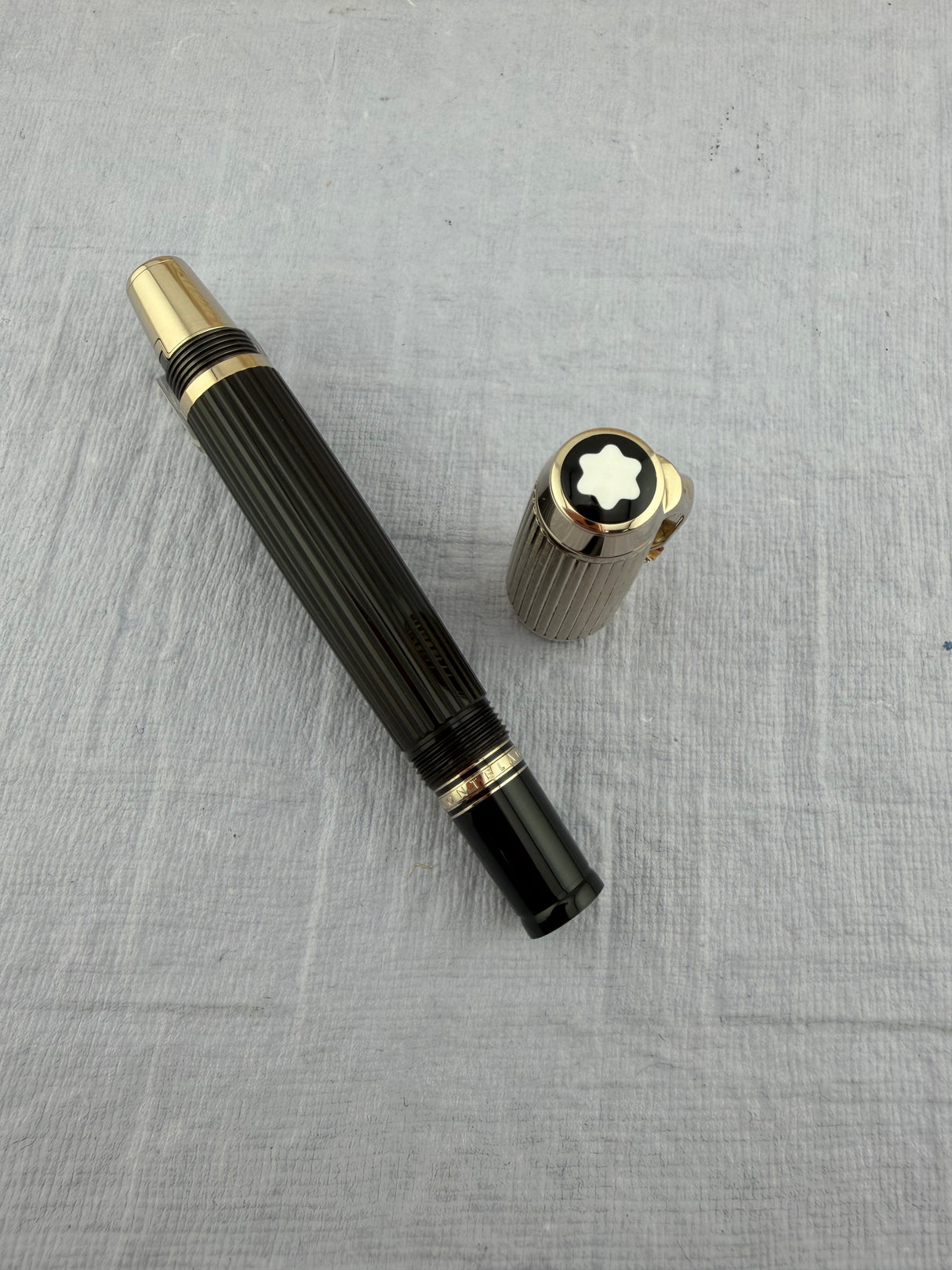 Montblanc Boheme Doue Solitaire Ligne Citrin Pinstripe Fountain Pen - Broad 18kt Gold Nib
