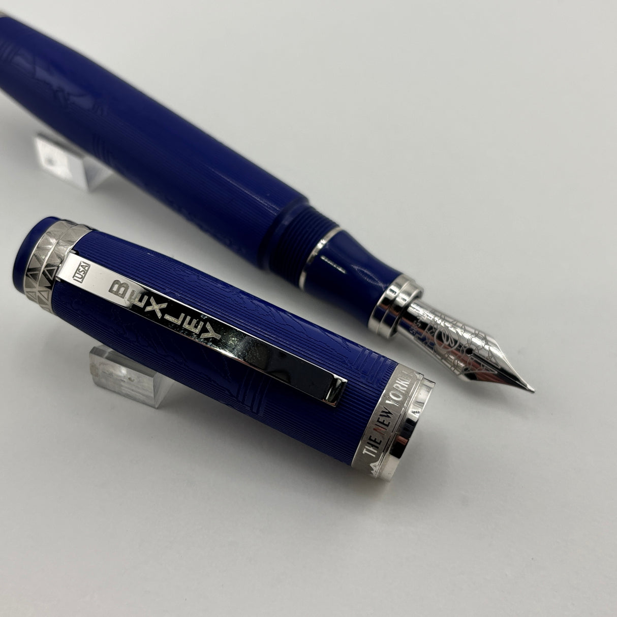 Bexley New Yorker Statue of Liberty Limited Edition Ebonite Fountain Pen - Medium 14 Kt Gold Nib