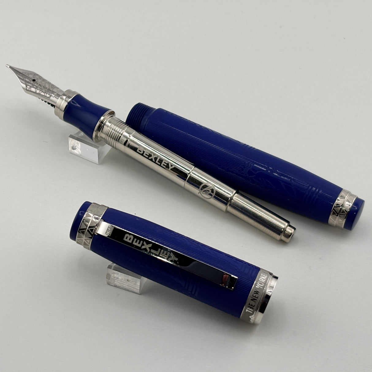 Bexley New Yorker Statue of Liberty Limited Edition Ebonite Fountain Pen - Medium 14 Kt Gold Nib