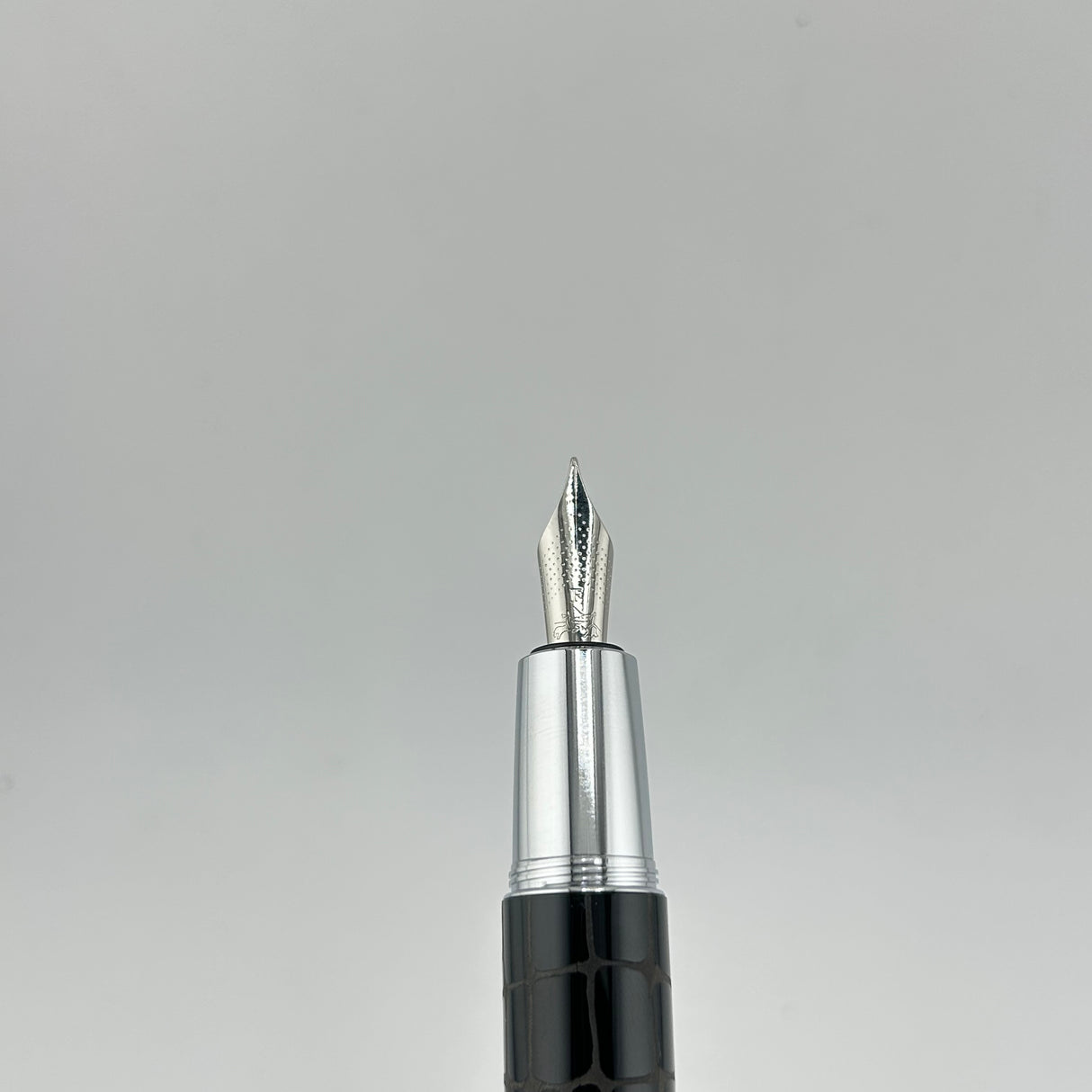 Faber - Castell E Motion Black barrel " Aligator scales " Chrome cap - Fountain Pen