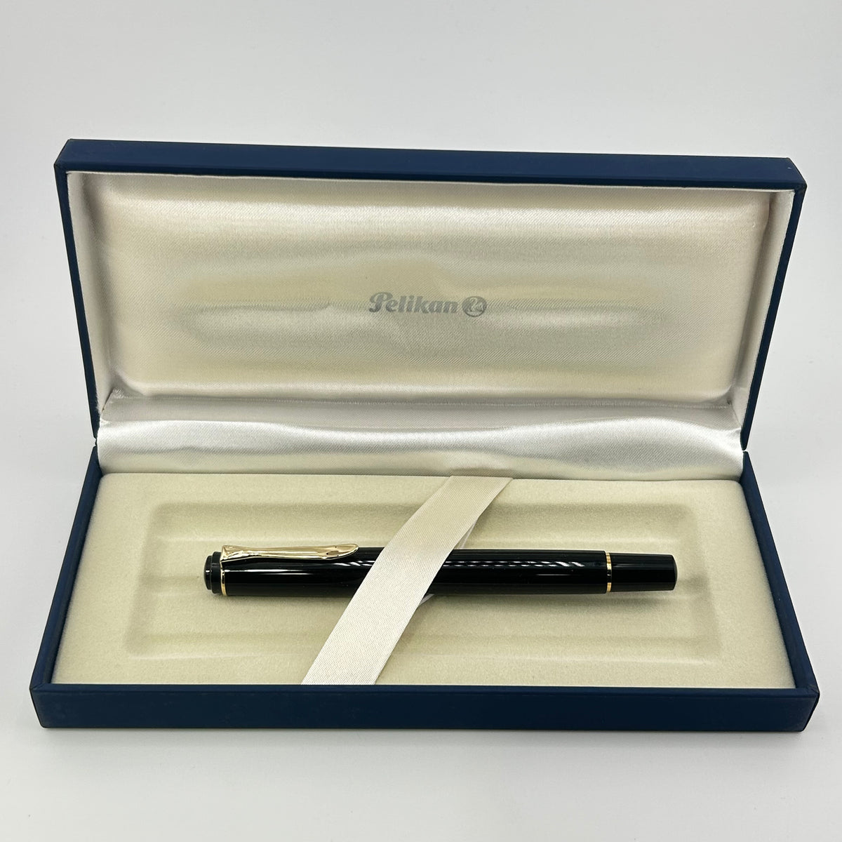 【超美品】Pelikan Souverän M200 万年筆 Fニブ IMG_1702.heic?crop=center&