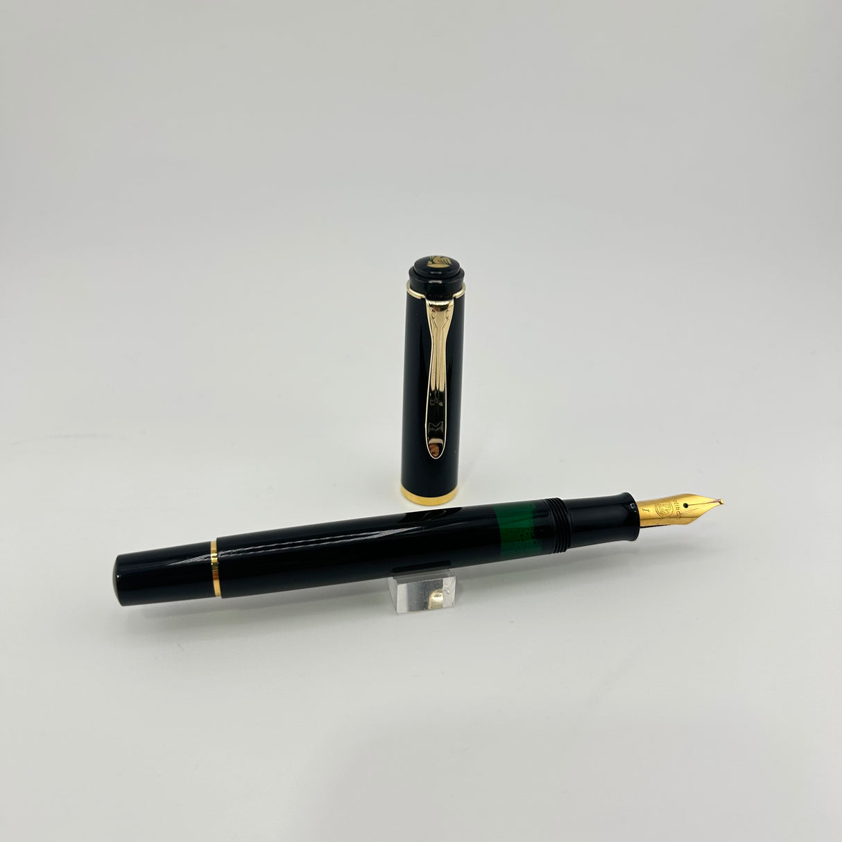 Pelikan Souverän M200 Black Italic Nib ! - Fountain Pen