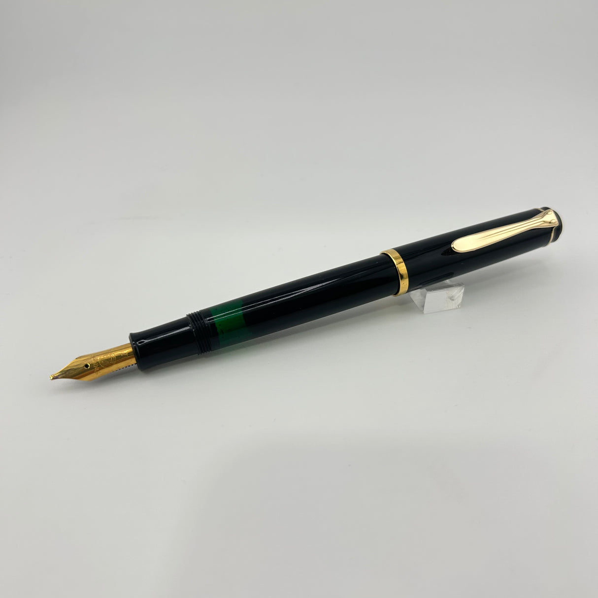 Pelikan Souverän M200 Black Italic Nib ! - Fountain Pen