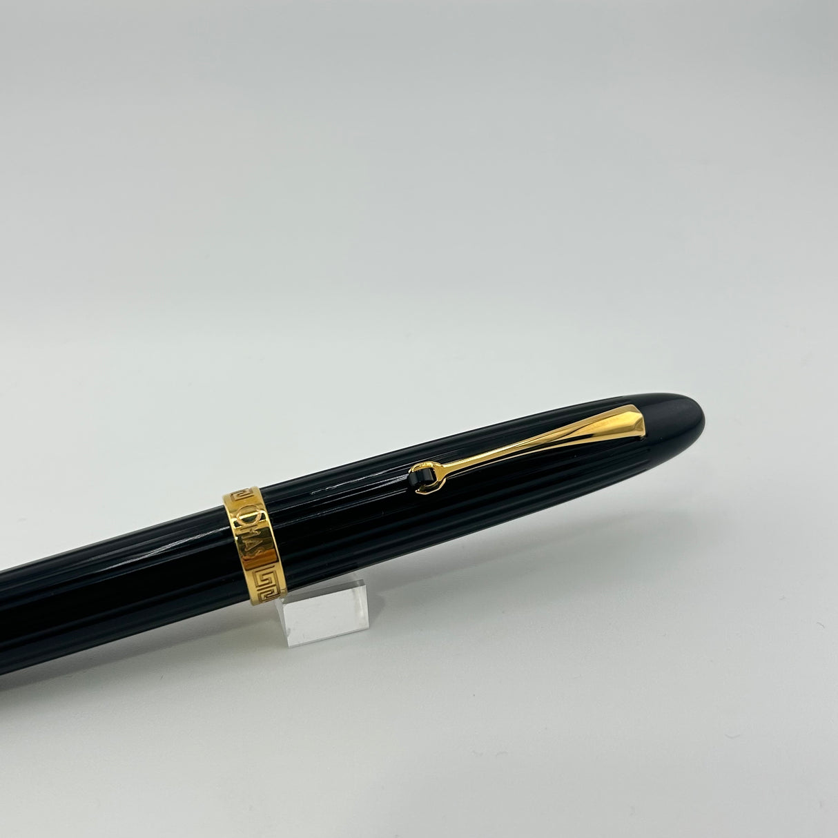 Omas Ogiva Traveller Black Vegetal Resin Fluted - Fountain pen