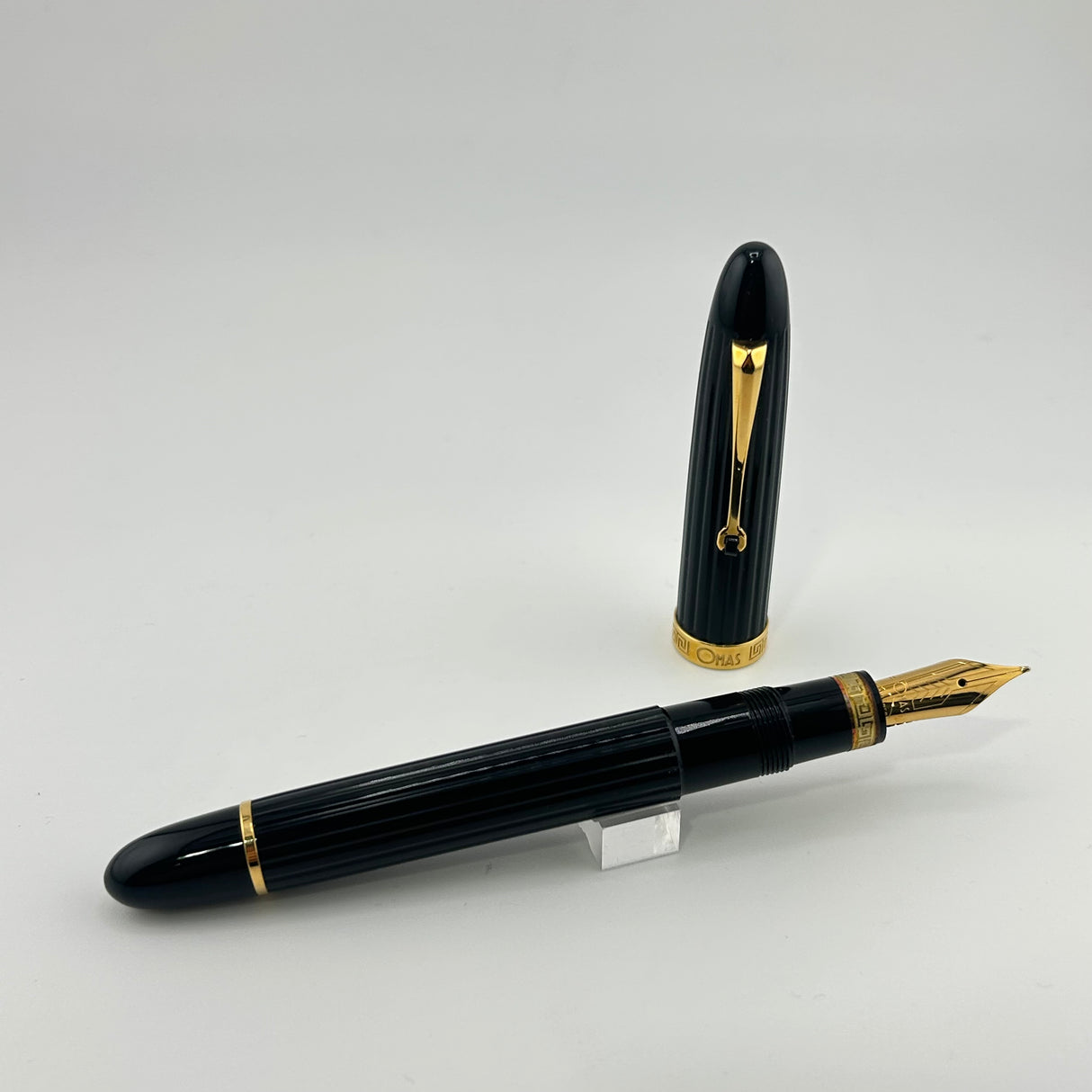 Omas Ogiva Traveller Black Vegetal Resin Fluted - Fountain pen
