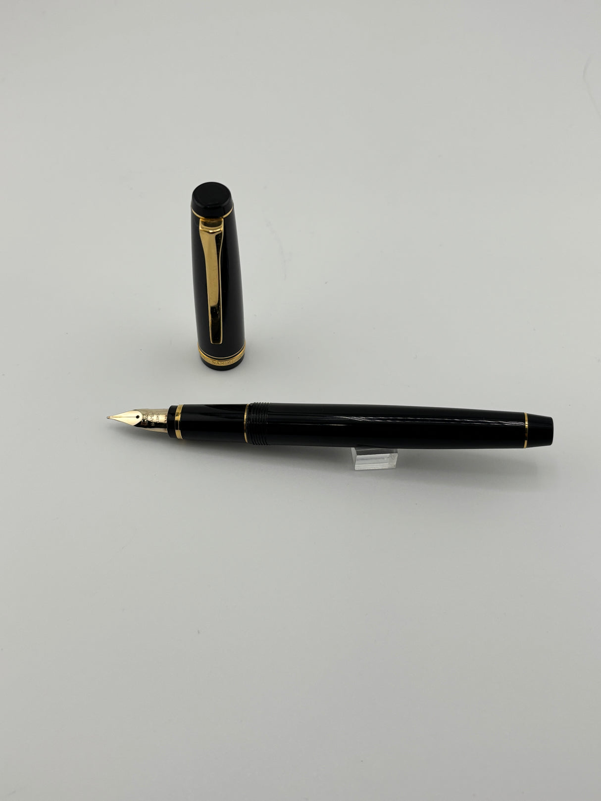 Pilot Falcon Black Soft/ Medium Gold nib 14k - Fountain Pen