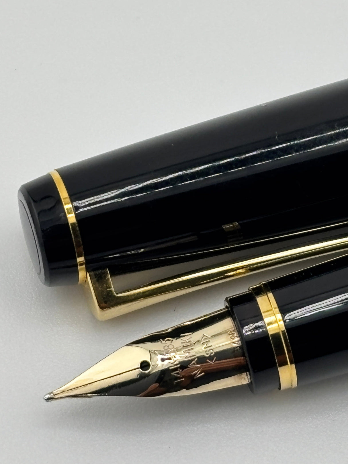 Pilot Falcon Black Soft/ Medium Gold nib 14k - Fountain Pen