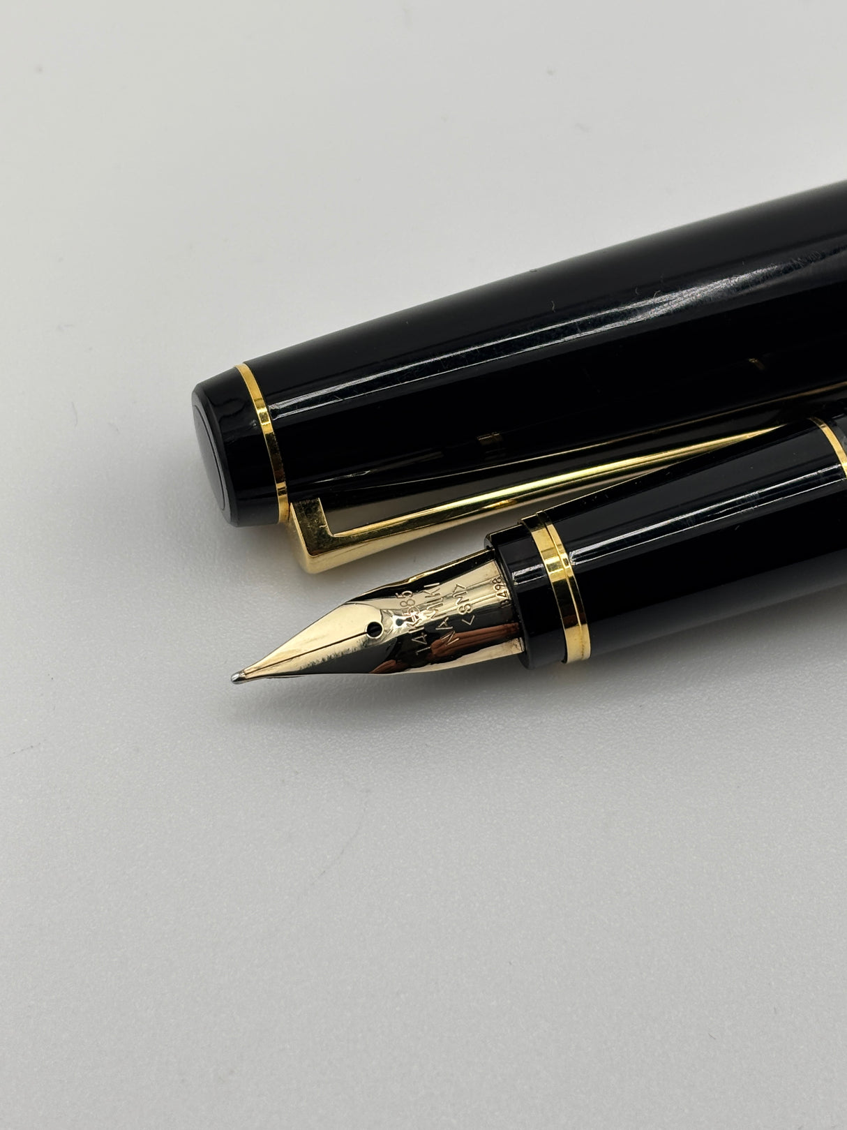 Pilot Falcon Black Soft/ Medium Gold nib 14k - Fountain Pen