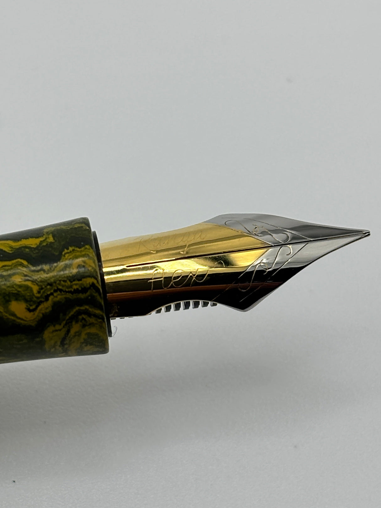 Manga Pen Yellow mottled Ebonite Bamboo shaped - Flex Nib