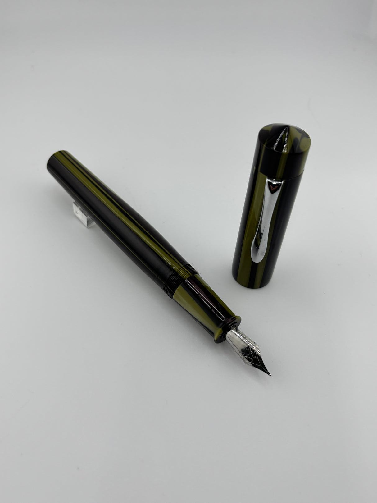 Ranga Pen huge Pen Lime and Black resin NICE  - Fine nib - Fountain Pen
