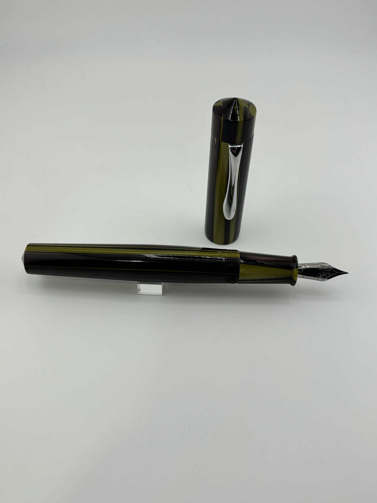 Ranga Pen huge Pen Lime and Black resin NICE  - Fine nib - Fountain Pen