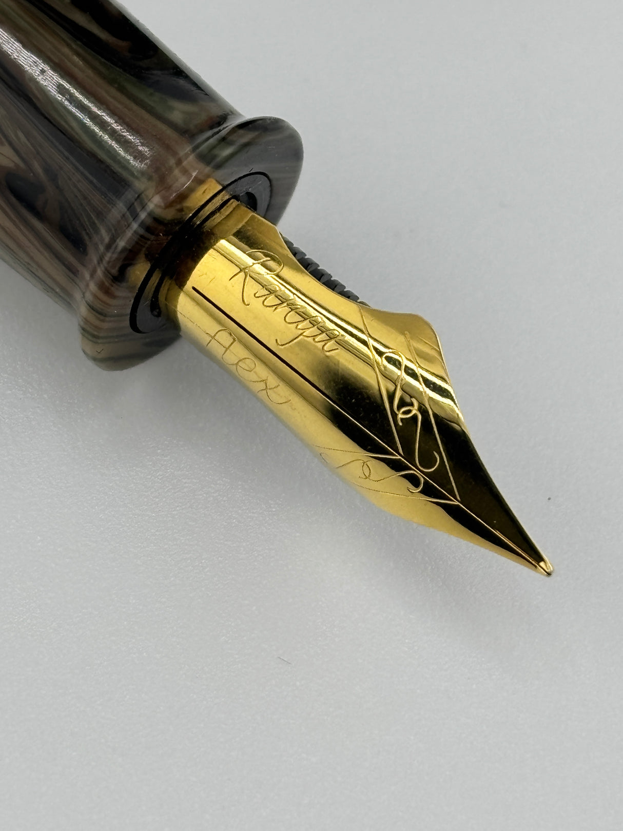 Ranga Pen huge Pen Round shape Brown Mottled - Flex nib - Fountain Pen