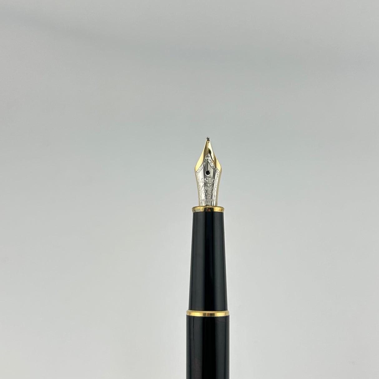 Jimmy's pick -Montblanc Meisterstuck 144 black gold trim - Fountain Pen