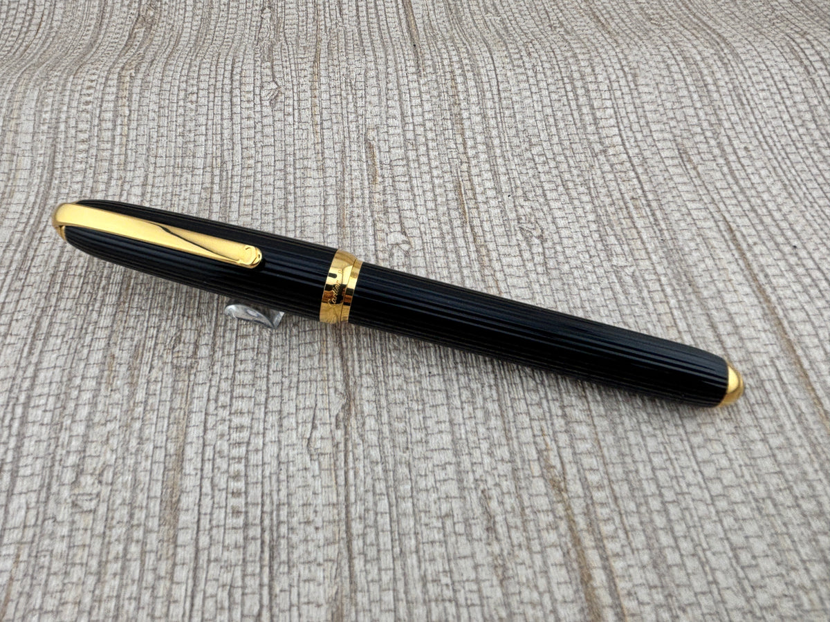 Cartier Louis Cartier Black Godron Fluted Fountain Pen - Medium 18kt Gold Nib