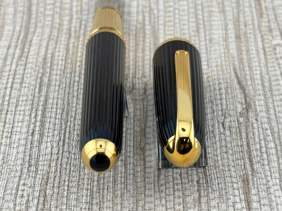 Cartier Louis Cartier Black Godron Fluted Fountain Pen - Medium 18kt Gold Nib