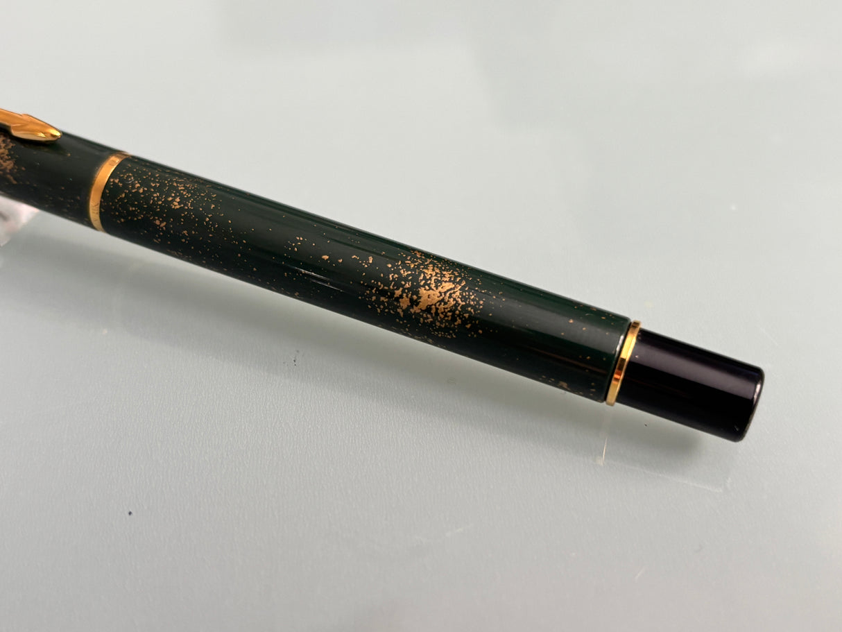 Parker Rialto Black Gold Dust - Made in UK - Roller Ball