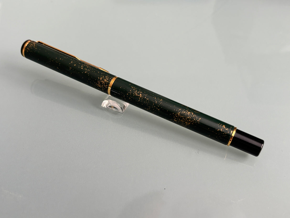 Parker Rialto Black Gold Dust - Made in UK - Roller Ball