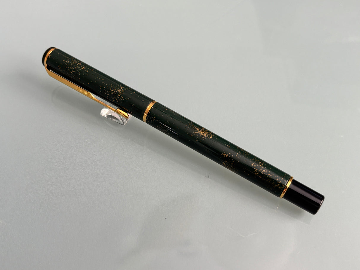 Parker Rialto Black Gold Dust - Made in UK - Roller Ball