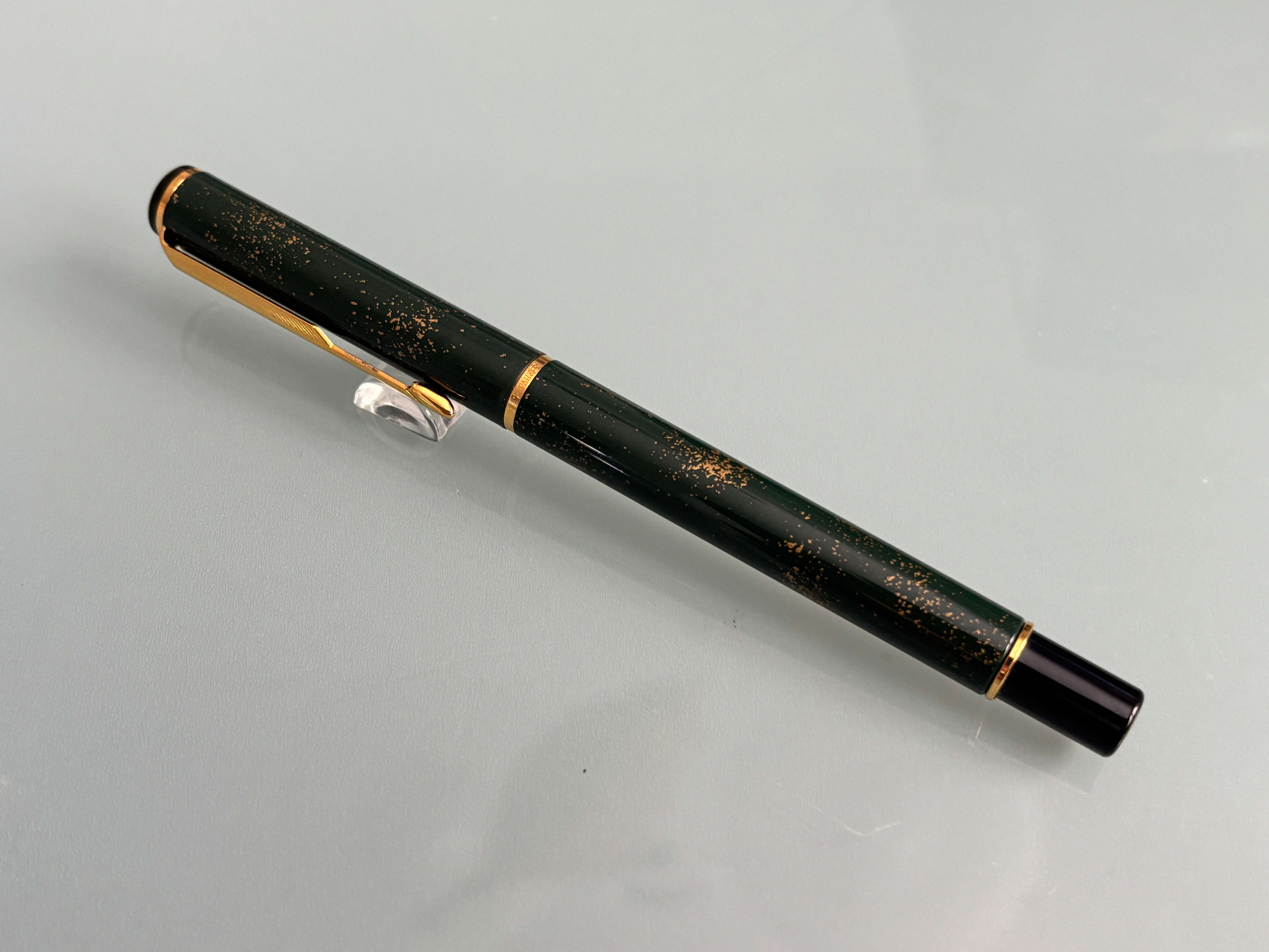 Parker Rialto Black Gold Dust - Made in UK - Roller Ball