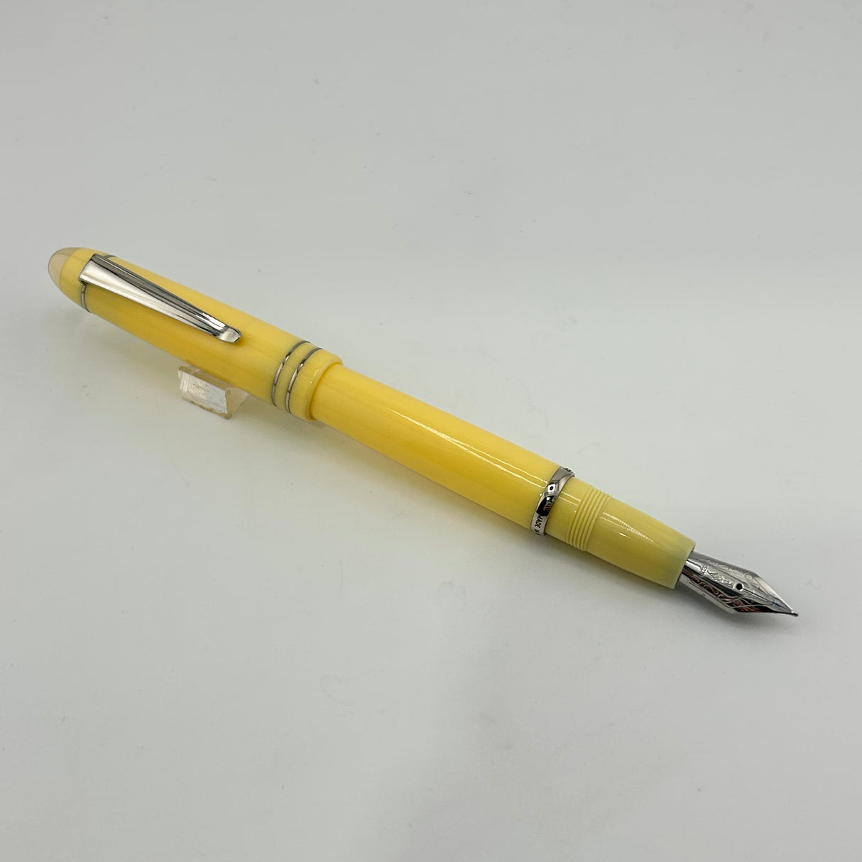 Delta Anni Settanta Giallo Yellow resin - Fountain Pen