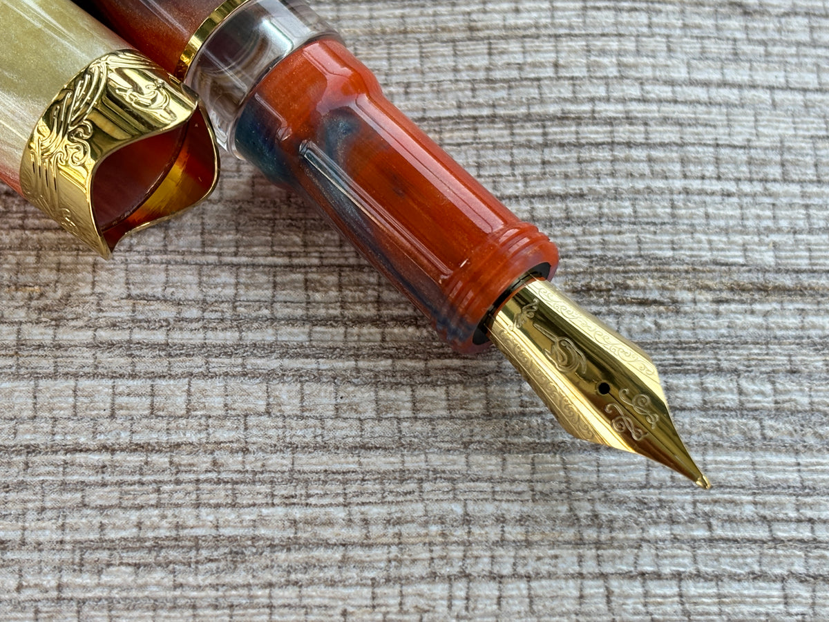 Jimmy's Pick - Nahvalur Horizon Dusk Gold Trim - Fountain Pen
