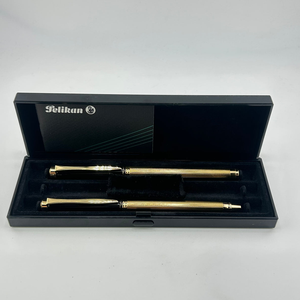 Pelikan P590 Navy Blue Set - Ballpoint Pen and Roller ball