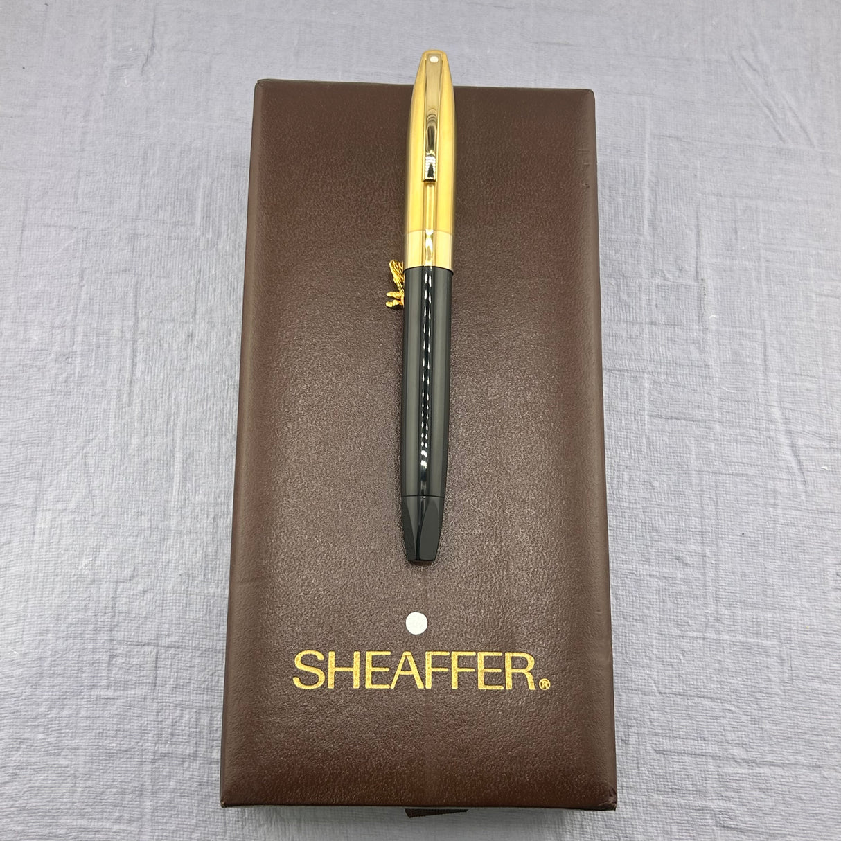 Sheaffer PFM black / gold matte cap comes with the original box - Fountain Pen