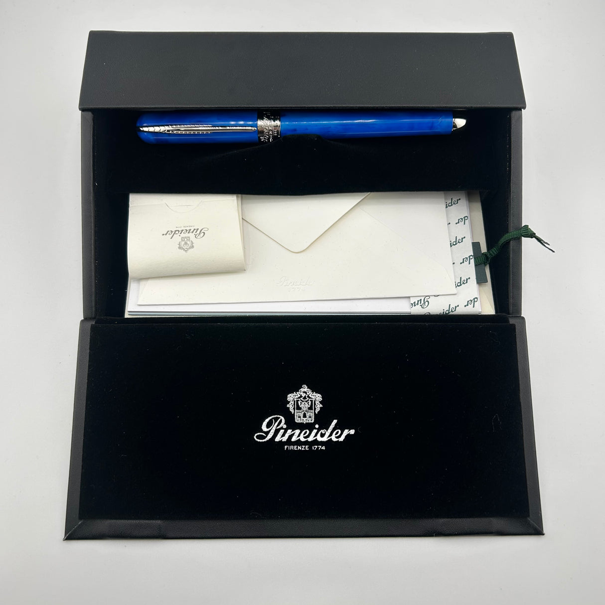 Pineider Avatar UR Blue Marble - Fountain Pen