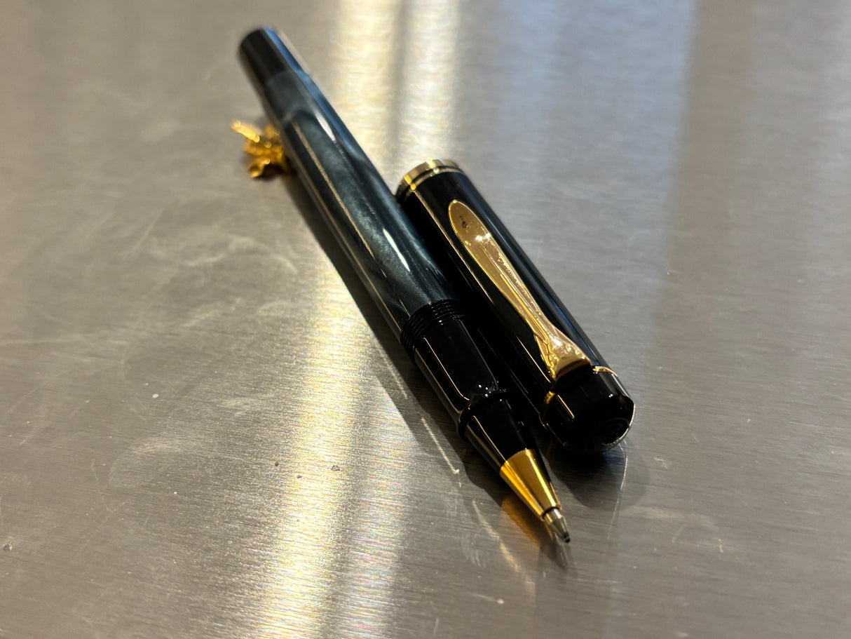 Pelikan R200 Green marble Black cap - Roller Ball