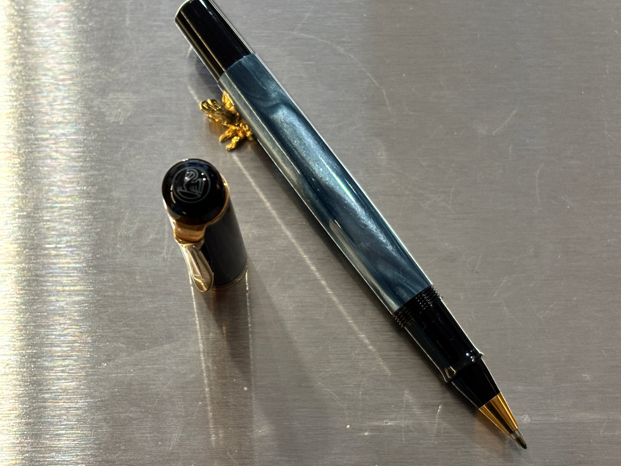 Pelikan R200 Green marble Black cap - Roller Ball