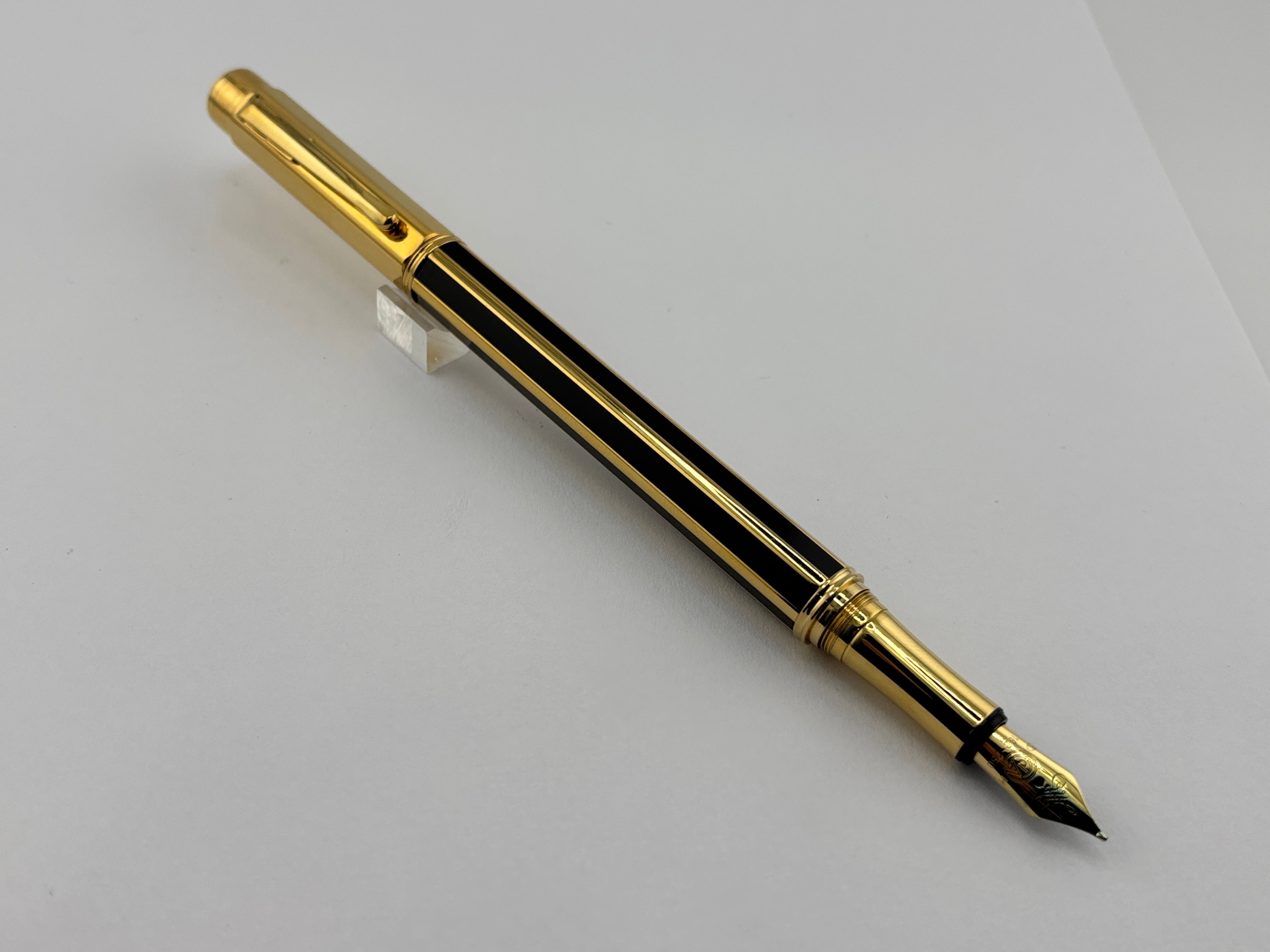 Caran D'ache Varius "Laque de Chine" Black and Gold Facetted Fountain Pen - Medium 18kt Gold Nib