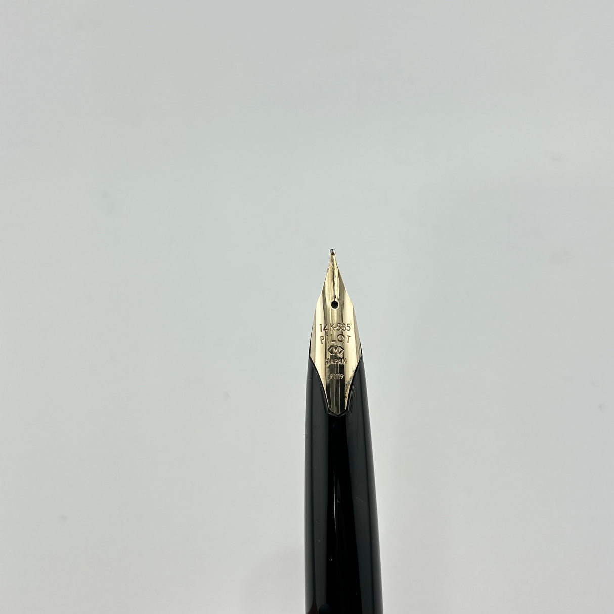 Jimmy's Pick - Pilot E95s Elite Black Gold Nib 14K Medium - Fountain Pen