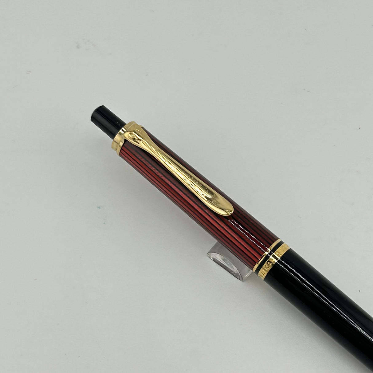 Jimmy's Pick - Pelikan Souveran K400 Red Striped - Ballpoint