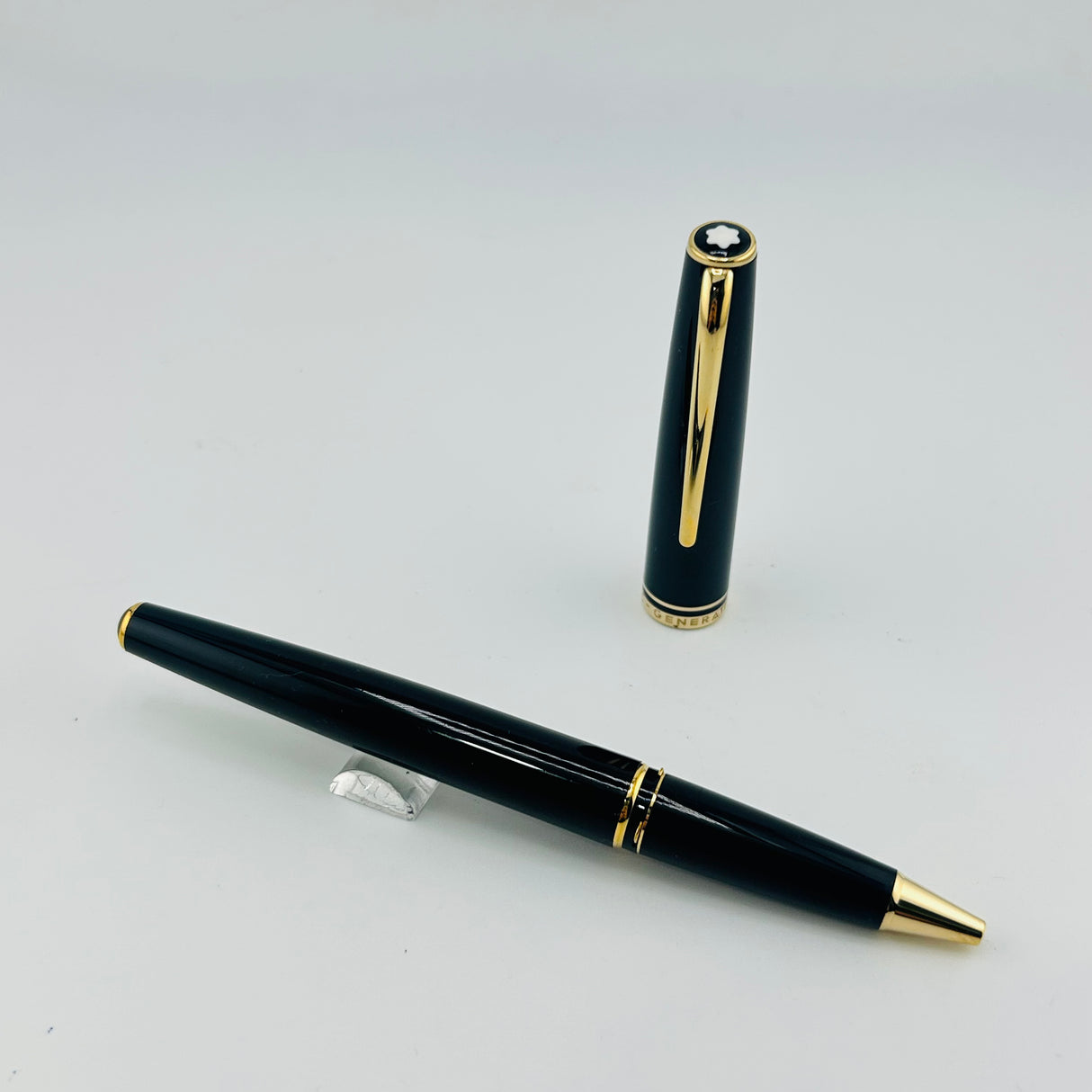 Vintage Montblanc 220 Black gold trim - Roller Ball