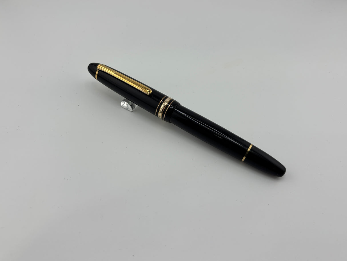 Montblanc #146 LeGrand Meisterstuck Fountain Pen - Medium 14kt Gold Nib
