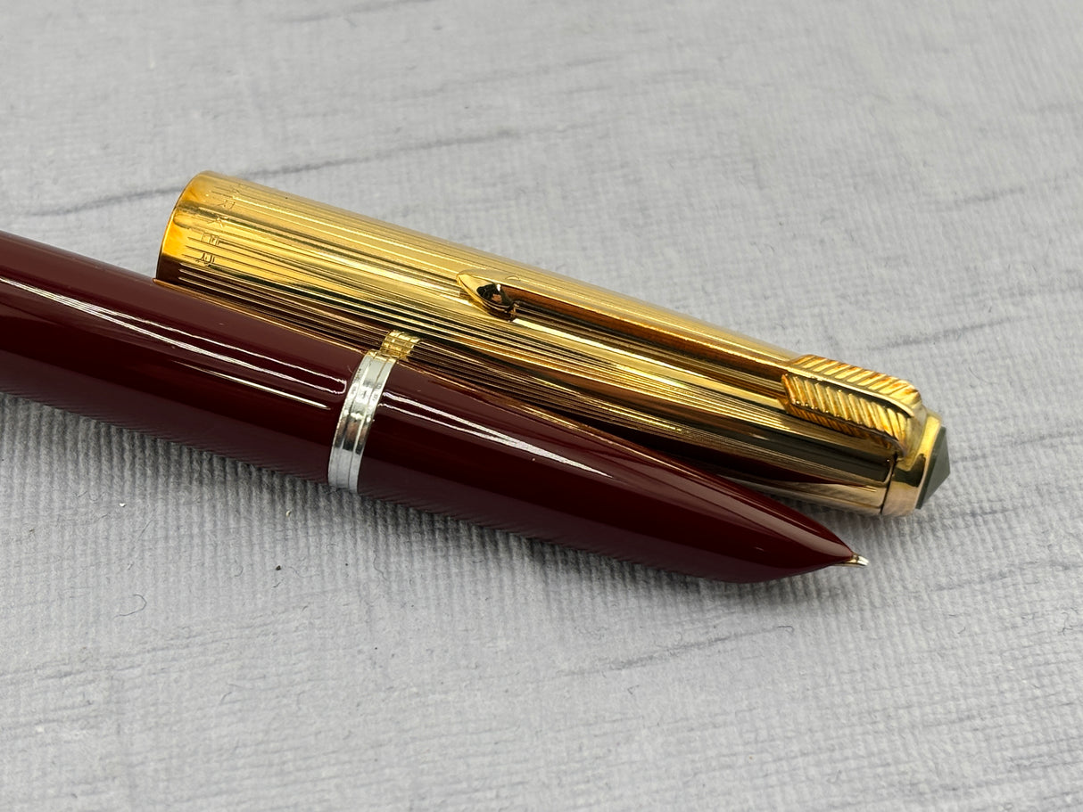Parker 51 Burgundy 12CT Rolled gold cap - New old stock condition !