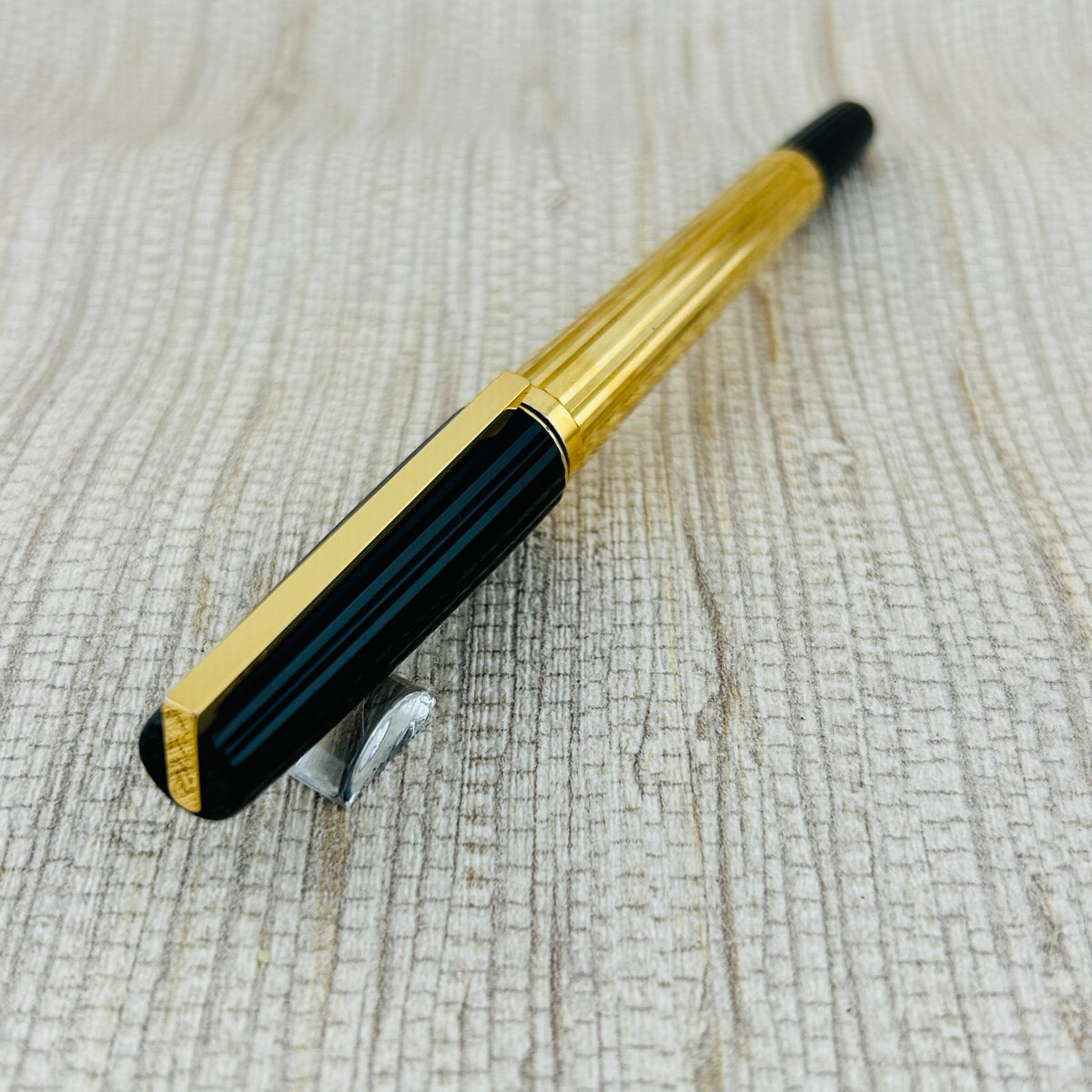S.T. Dupont St Germain Collection Green Cap Gold Fluted Barrel Gold Nib 18k - Fountain Pen