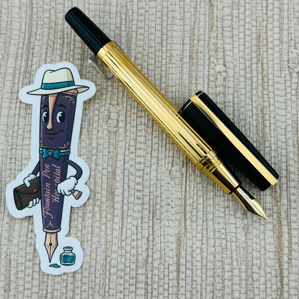 S.T. Dupont St Germain Collection Green Cap Gold Fluted Barrel Gold Nib 18k - Fountain Pen